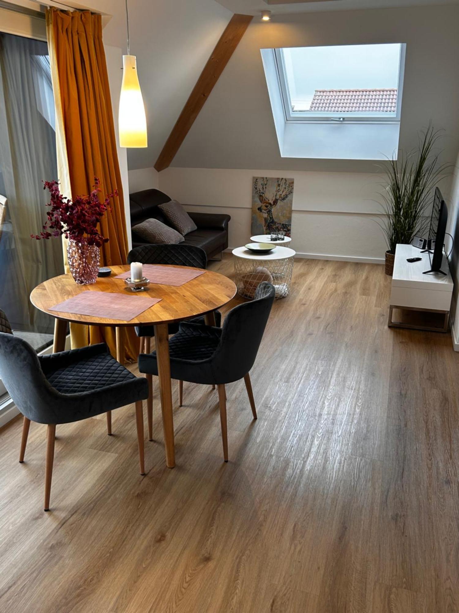 Terralpin Apartments - Charmante Dg Wohnung Mit Balkon Bruckmuhl Luaran gambar